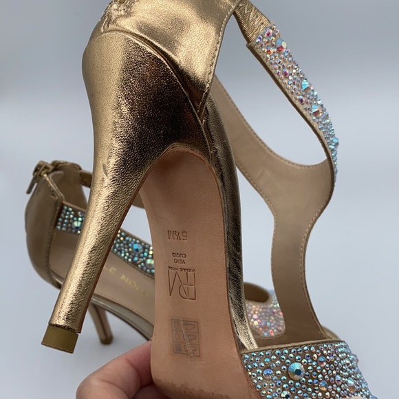 Pelle Embellished T Strap Sandals size 5 1/2 M - Picture 10 of 12